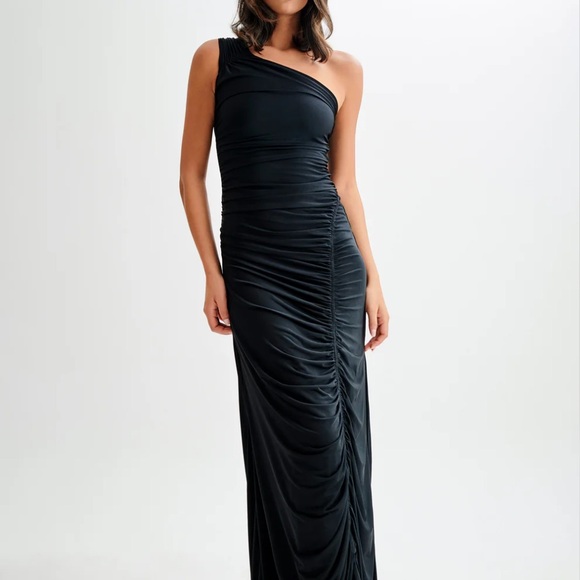Black formal one shouldered dress - never been worn!! - Picture 1 of 7
